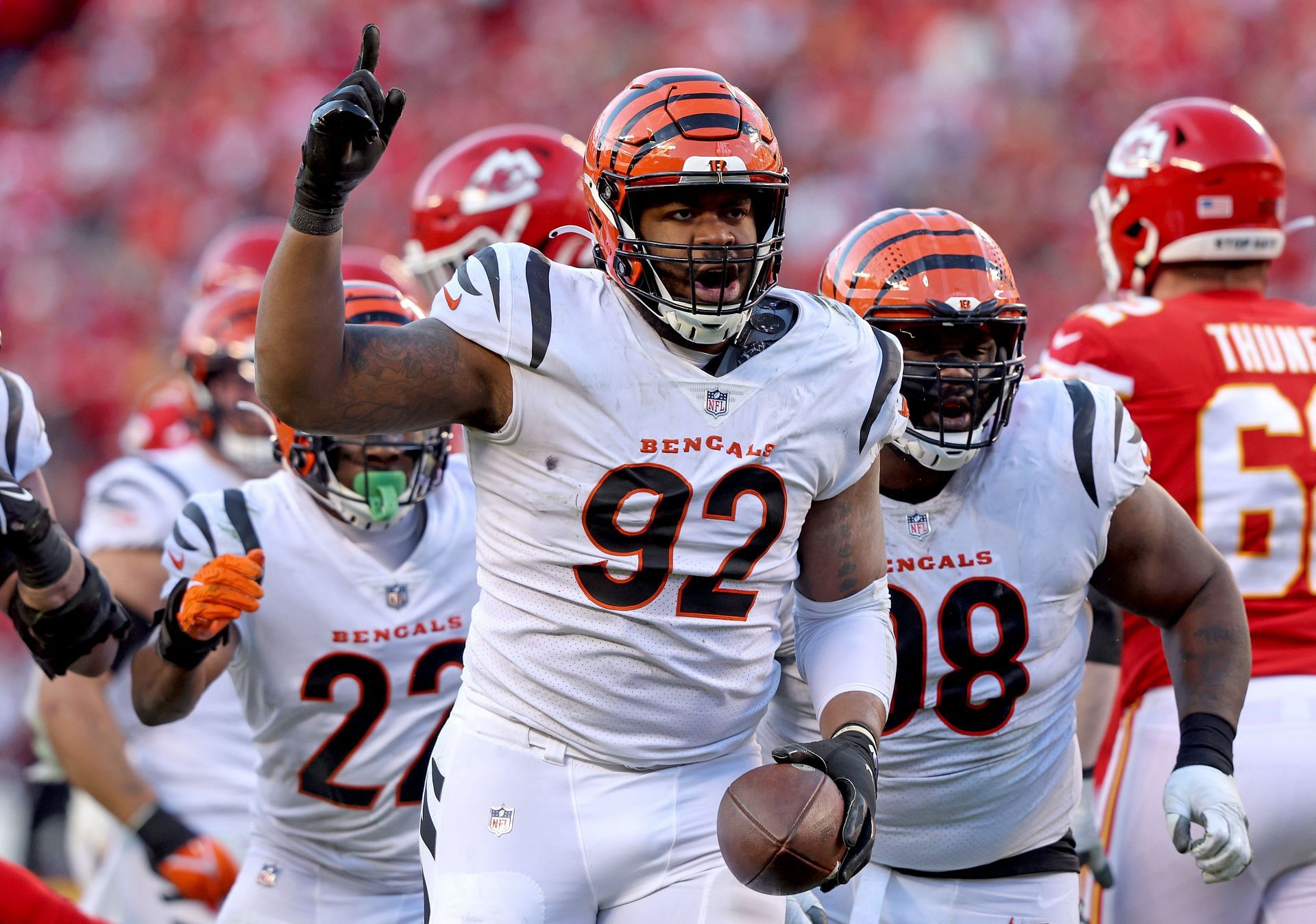 Bengals sluggish but defense grinds out Monday night win over Rams