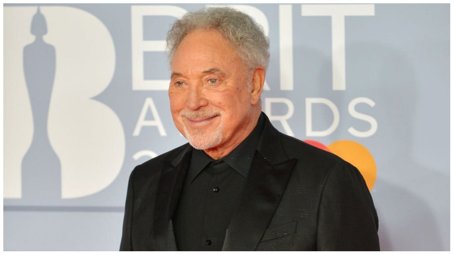 Tom Jones was diagnosed with viral laryngitis (Image via Jim Dyson/Getty Images)