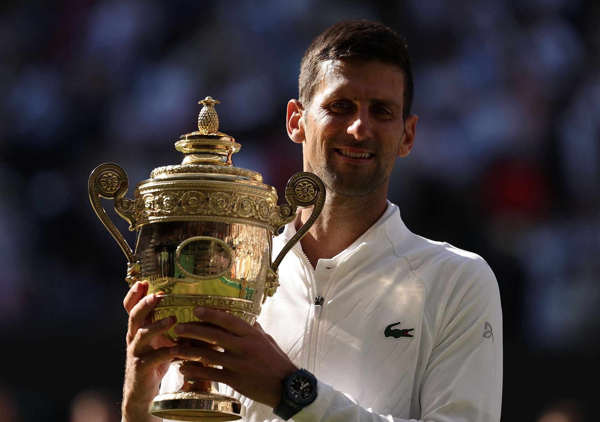 Novak Djokovic with the 2022 Wimbledon title.