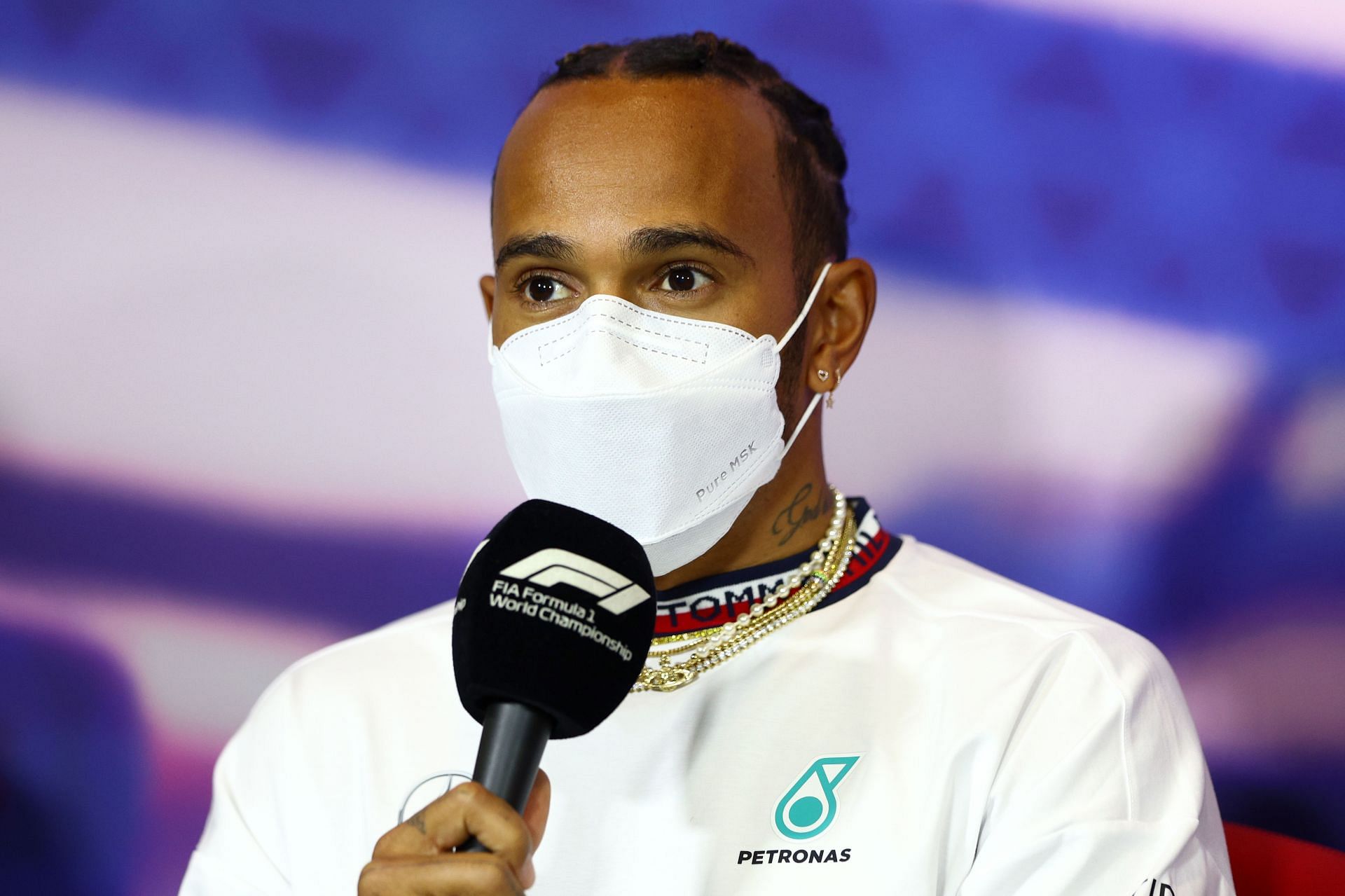 Lewis Hamilton speaks to the media before the 2022 F1 Britsh GP (Photo by Clive Rose/Getty Images)