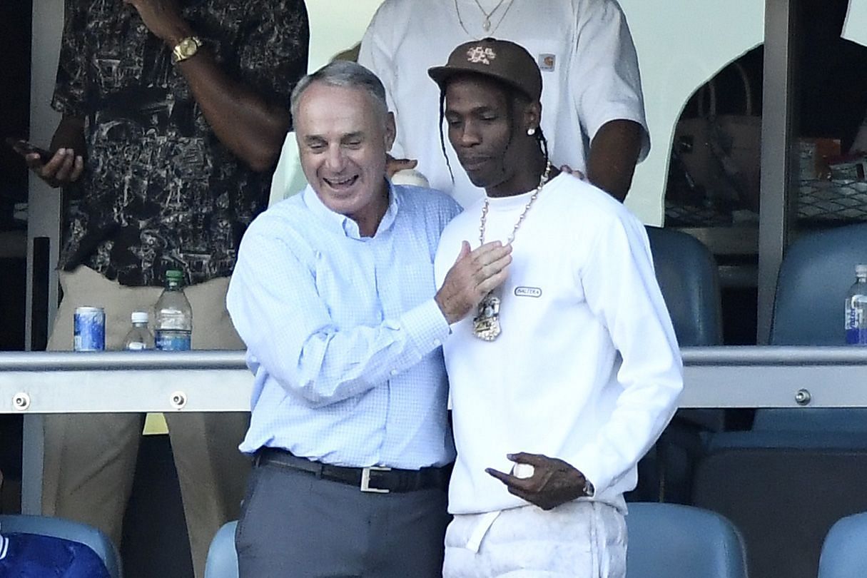 Travis Scott & Manfred wasn't the only rap-MLB crossover yesterday; STL  rapper Smino tossed the first pitch at Busch yesterday! : r/baseball