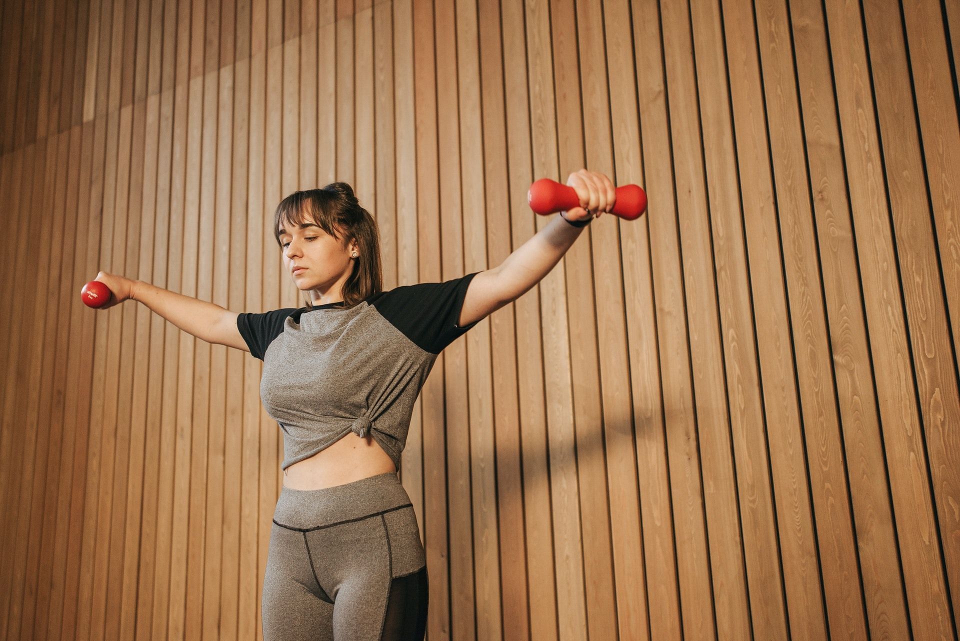 Lower pectoral exercises are very important for women. (Photo by Pavel Danilyuk via pexels)