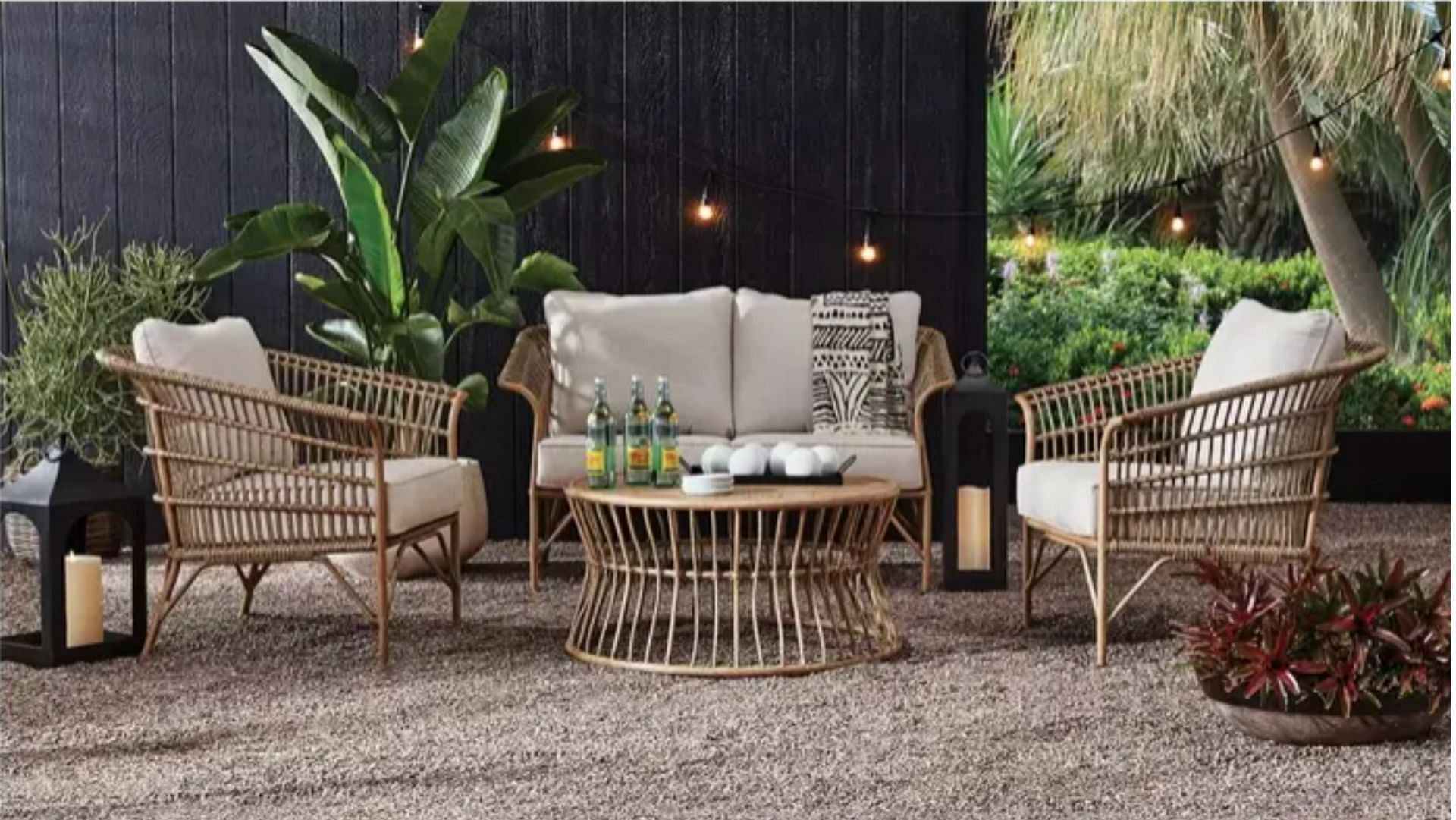An outdoor seating set on discount (Image via Sam&#039;s Club)