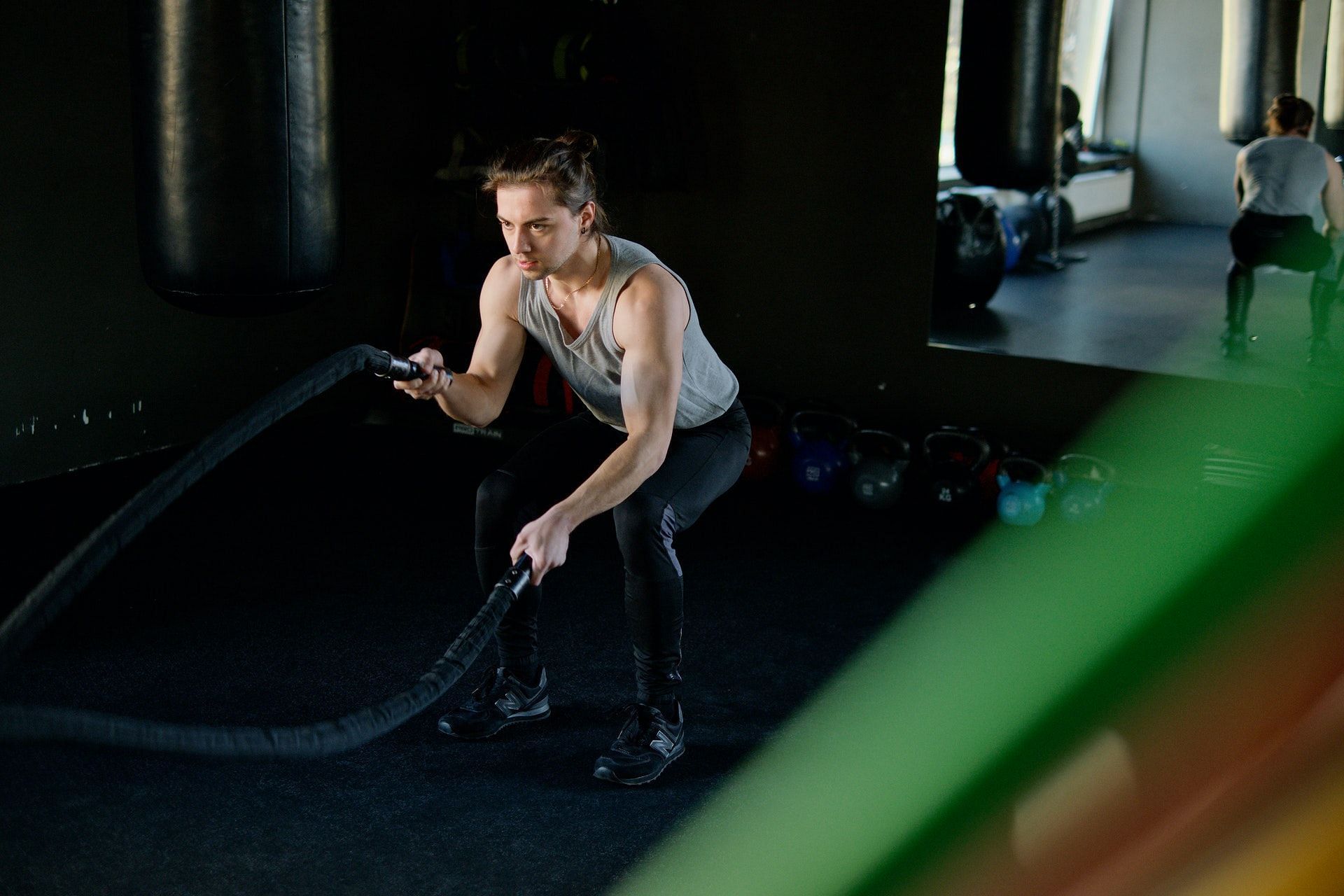 Guide to HIIT Workout with exercises (Image via Pexels/Photo by Ivan Samkov)