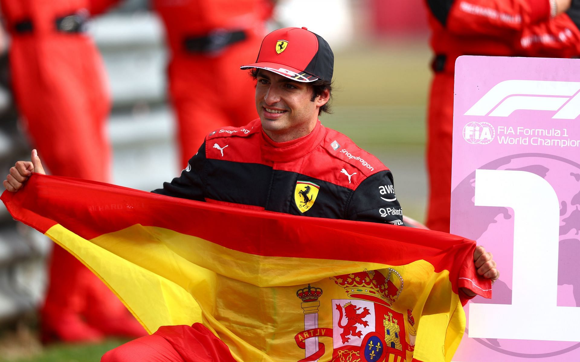 Carlos Sainz celebrates in parc ferm&eacute; after winning the 2022 F1 British GP (Photo by Clive Rose/Getty Images)