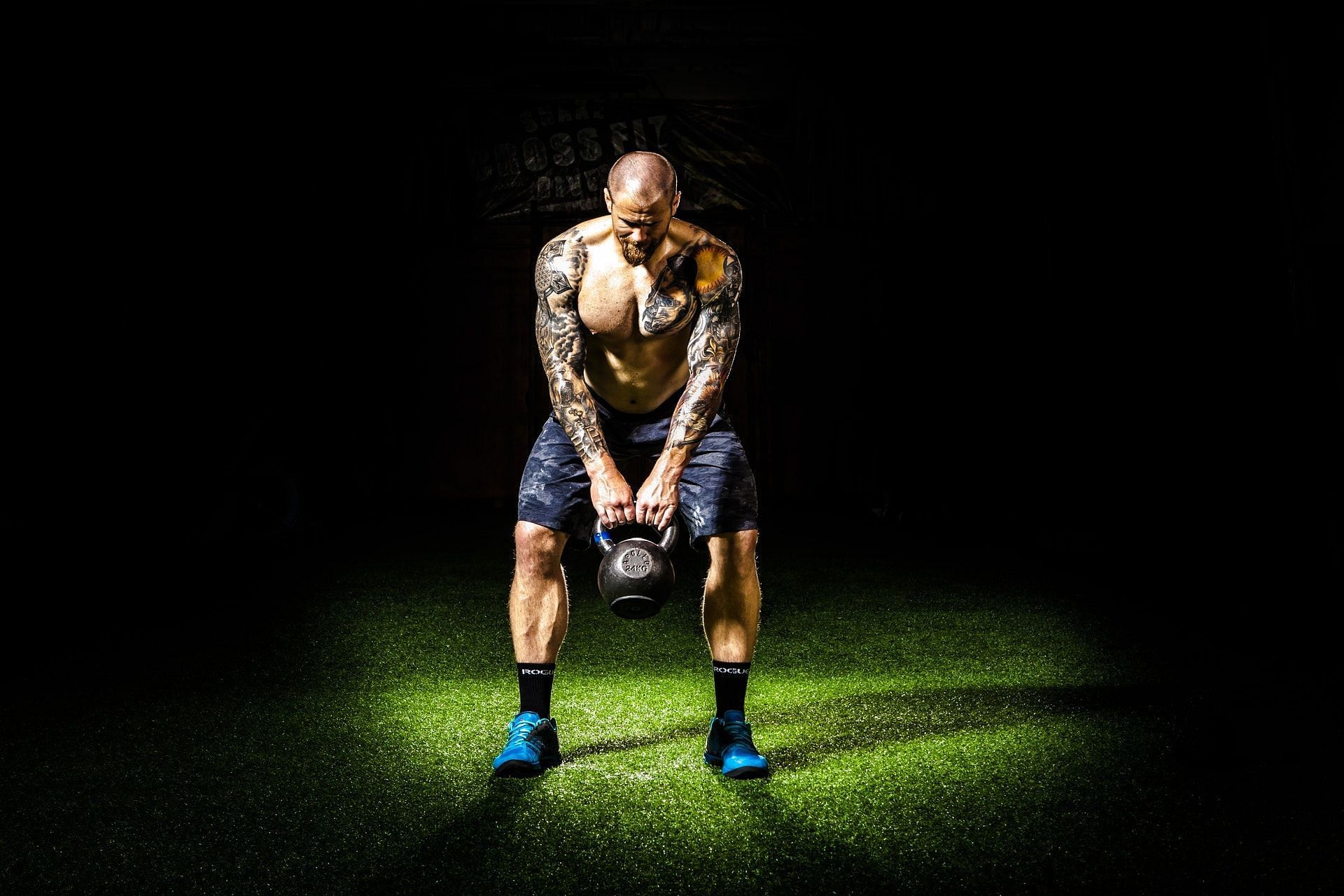 Guide for the best kettlebell exercises. (Image via Pexels/Photo by Binyamin Mellish)
