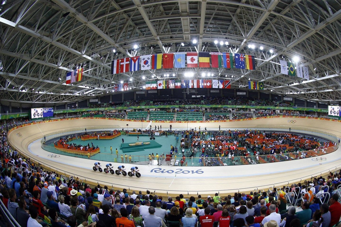 साइकलिंग की ट्रैक प्रतियोगिता की स्पर्धओं को वेलोड्रोम में खेला जाता है।