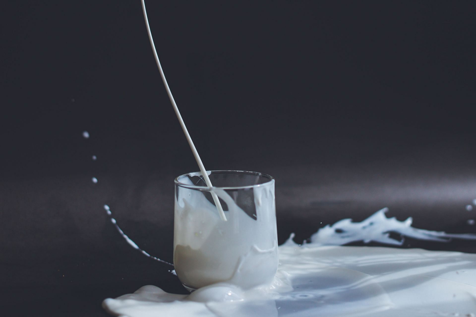 Can dairy improve your runs? (Image via unsplash/Anita Jankovic)