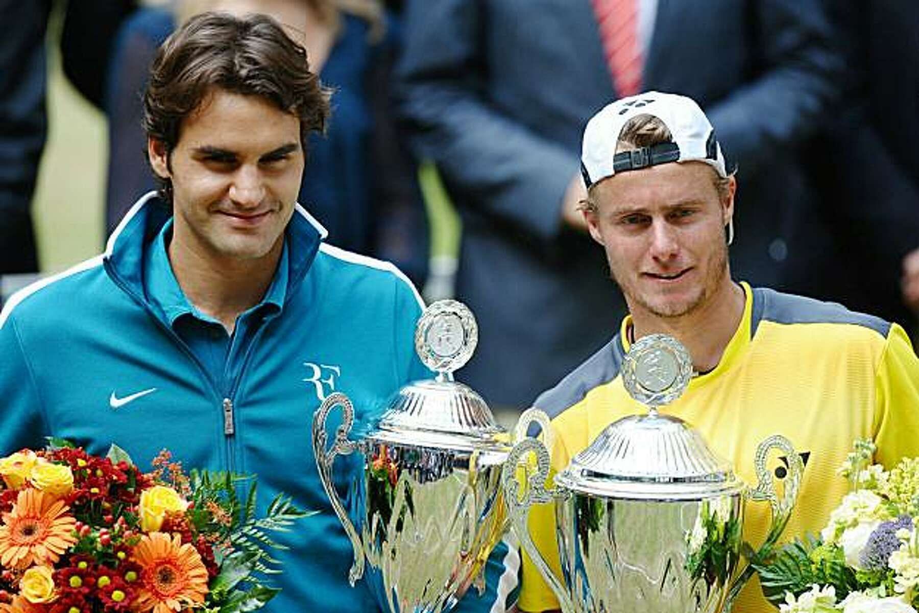 Lleyton Hewitt (R) and Roger Federer.