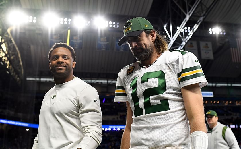 LOOK: Aaron Rodgers swaps signed jerseys with soccer star Kevin De Bruyne