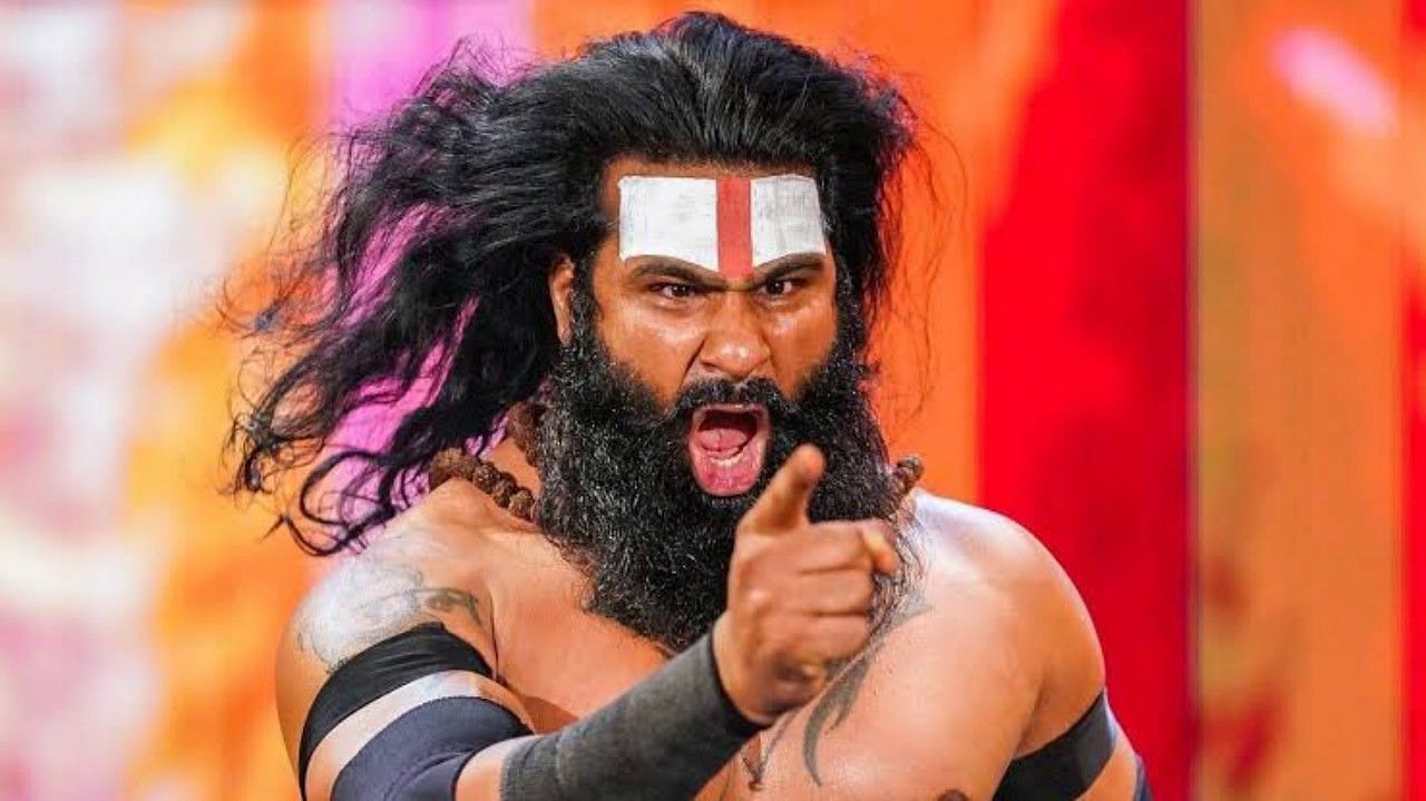 भारतीय WWE सुपरस्टार वीर महान Raw का हिस्सा हैं 