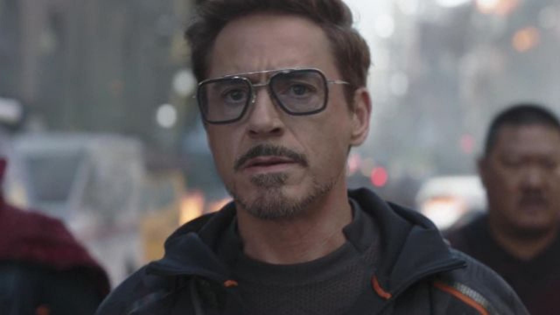 Tony wearing E.D.I.T.H. glasses in Infinity War (Image via Marvel Entertainment)