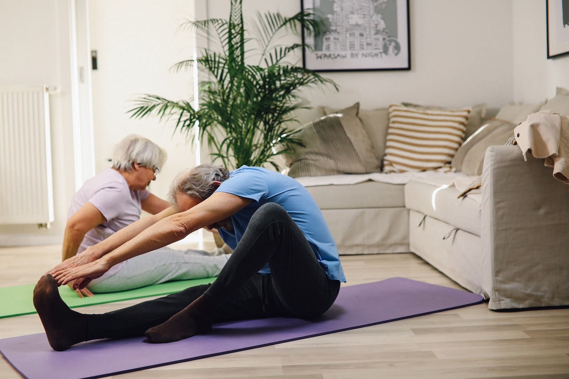 Keeping legs strong and flexible are important for the elderly. (Photo by A Koolshooter via pexels)