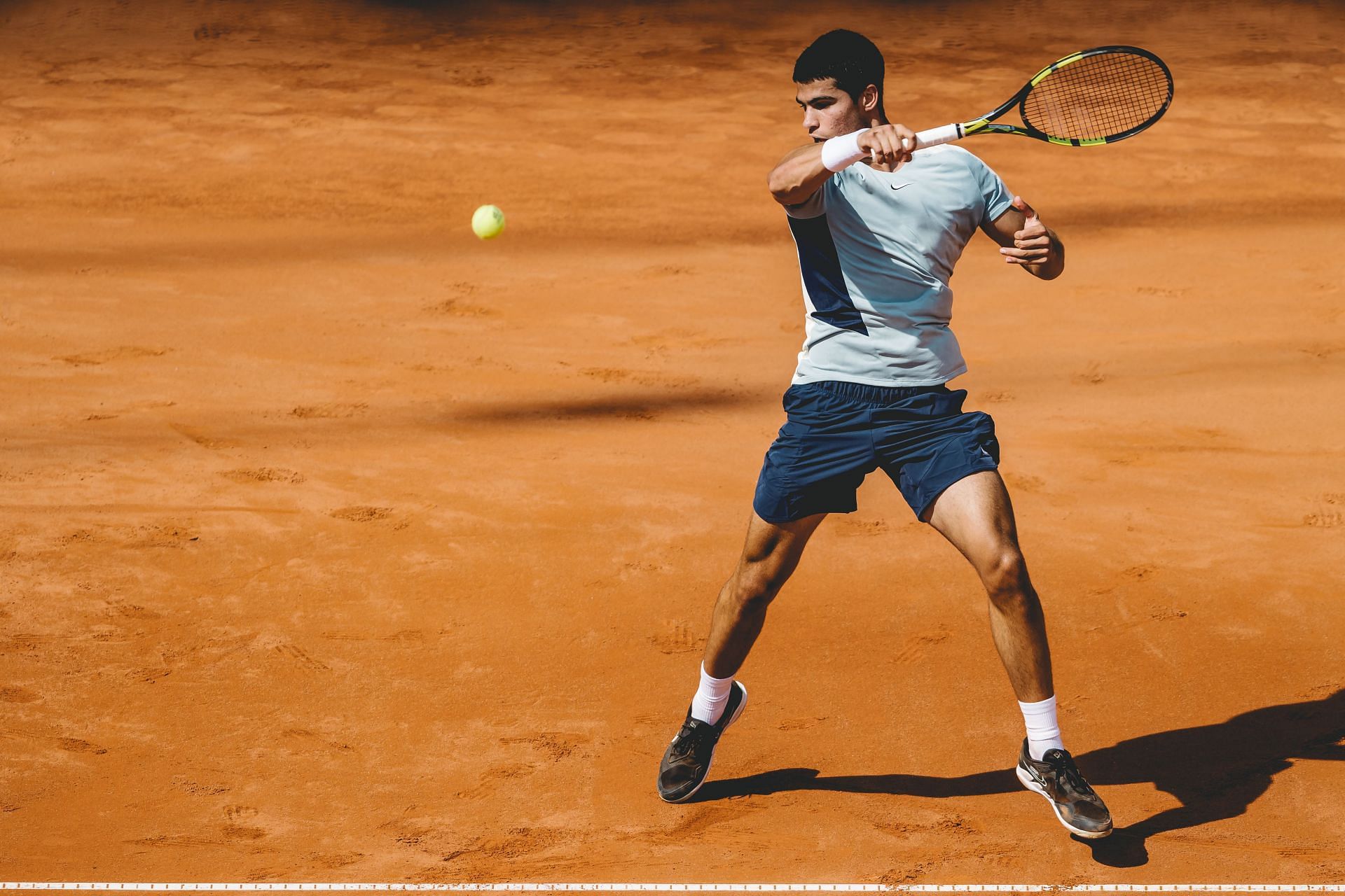 Carlos Alcaraz in action at the Hamburg European Open 2022