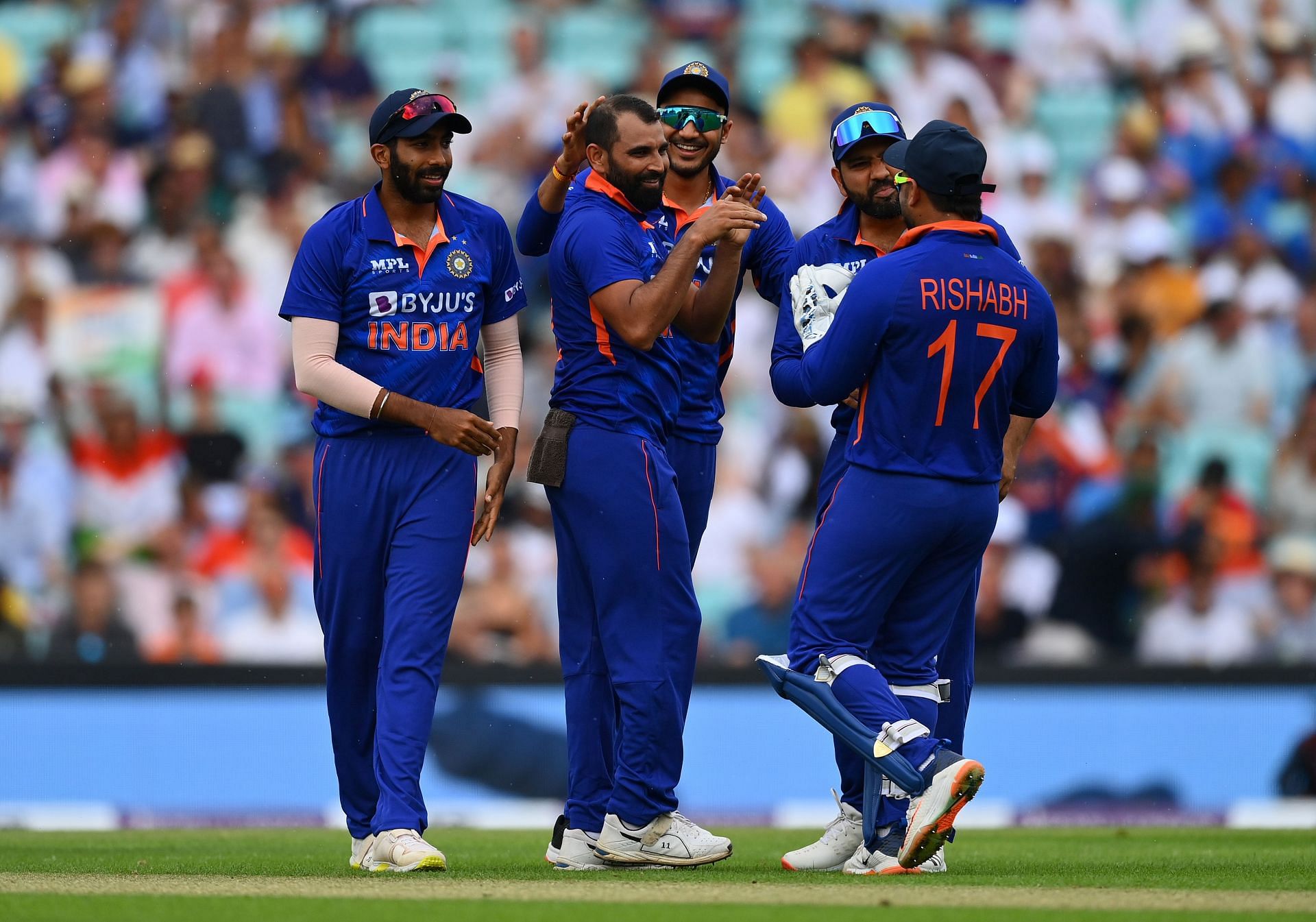 Mohammad Shami celebrates with his teammates after taking the wicket of Jos Buttler. (Credit: Getty Images)