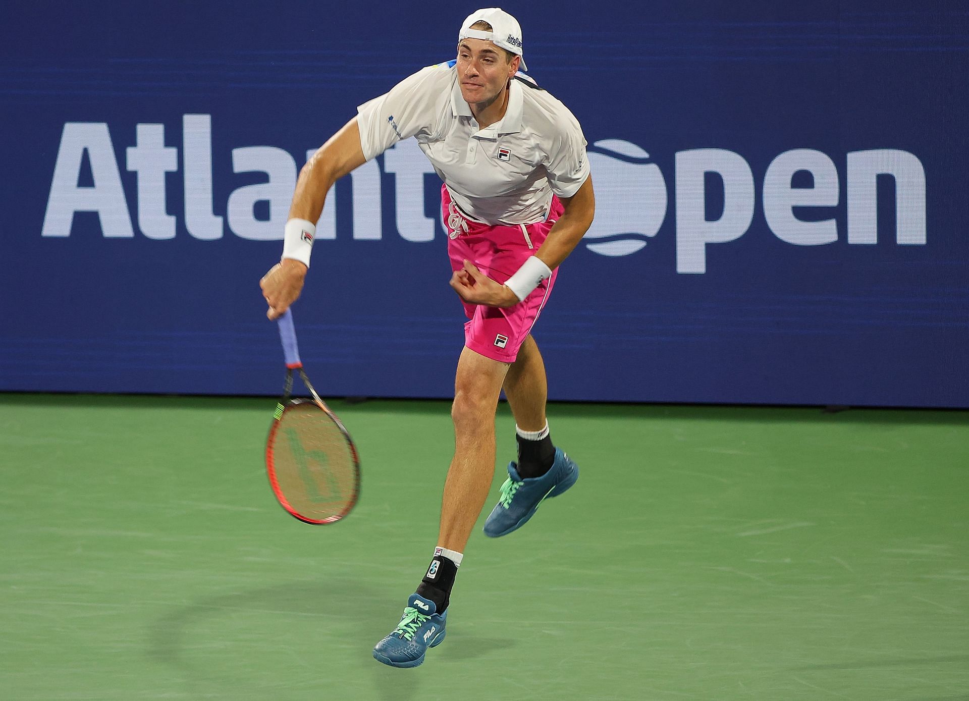 John Isner booked his place in the quarterfinals of the Atlanta Open