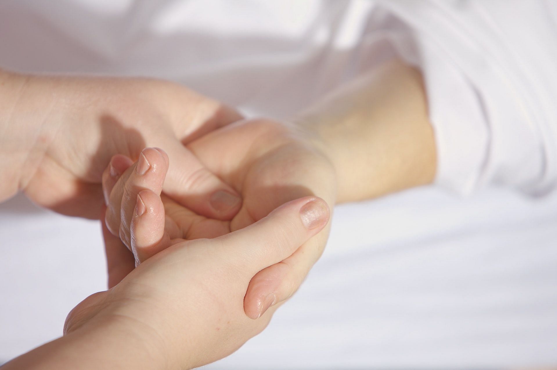 Several exercises and stretches can ease hand and wrist pain. (Photo by Pixabay via pexels)