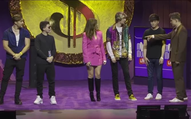 Live audience goes wild after Sykkuno makes a rockstar entrance at Ludwig’s Mogul Money Live