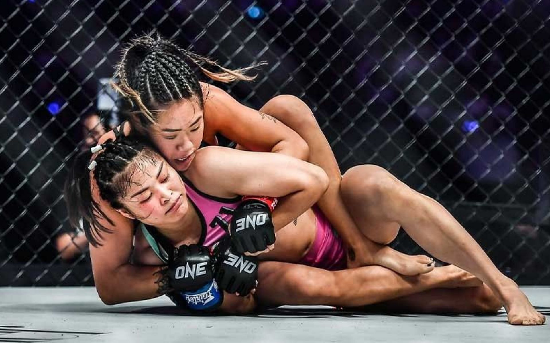 Angela Lee and Stamp Fairtex battling it out for the world title at ONE: X [Credit: ONE Championship]