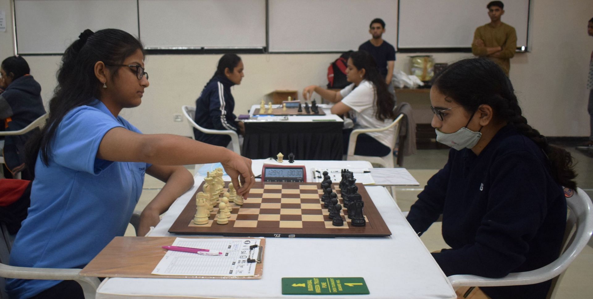 Rakshita Ravi (L) makes a move against Shruti Kale in Pune on Tuesday. (Pic credit: MCA)