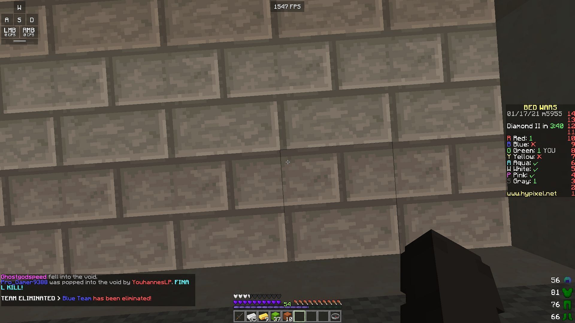 A player checks their FPS on the Hypixel server (Image via Hypixel.net)