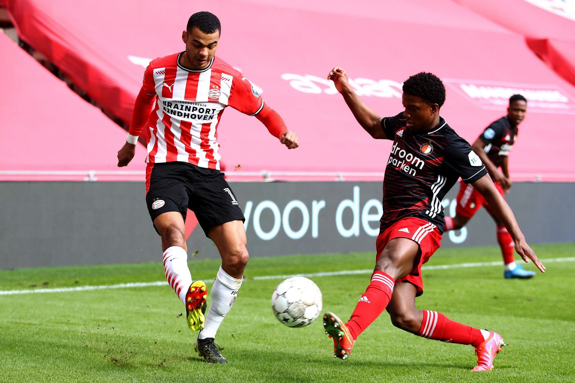 Cody Gakpo battles for the ball with the 22-year-old left back