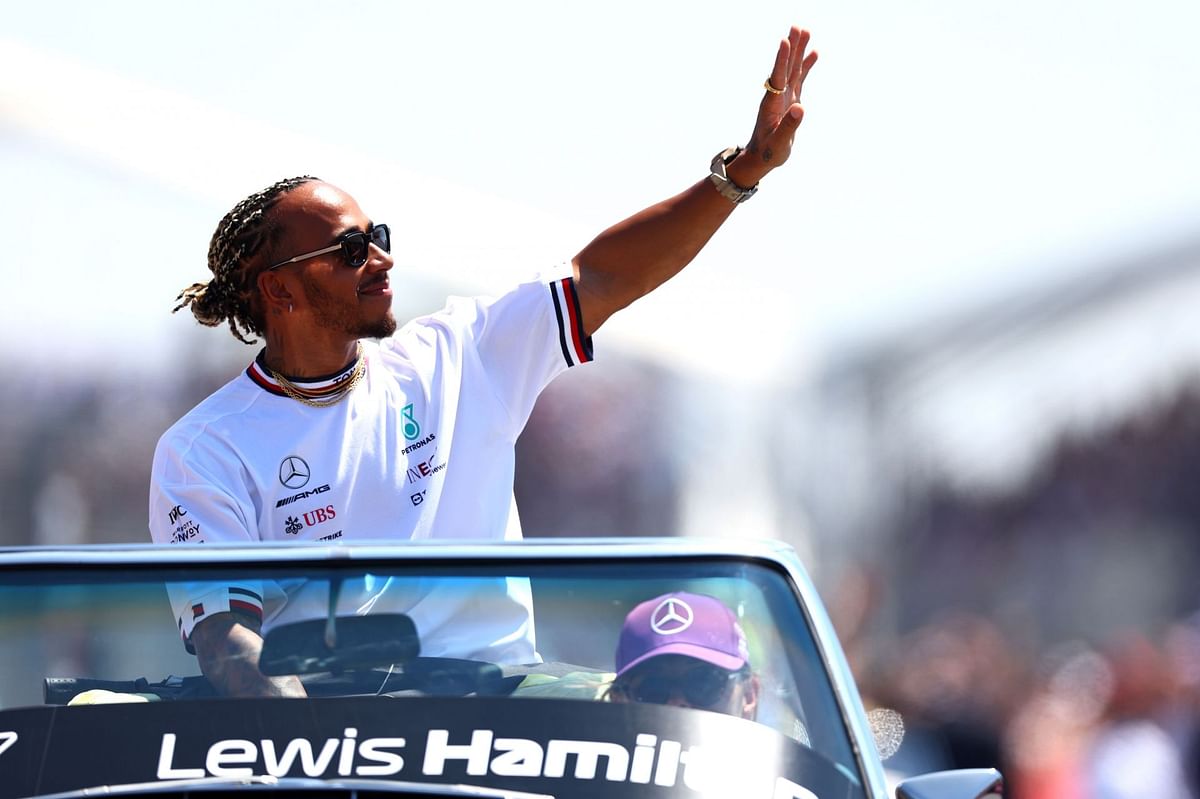 Fans fix F1's Twitter post on the eve of Lewis Hamilton's 300th GP ...