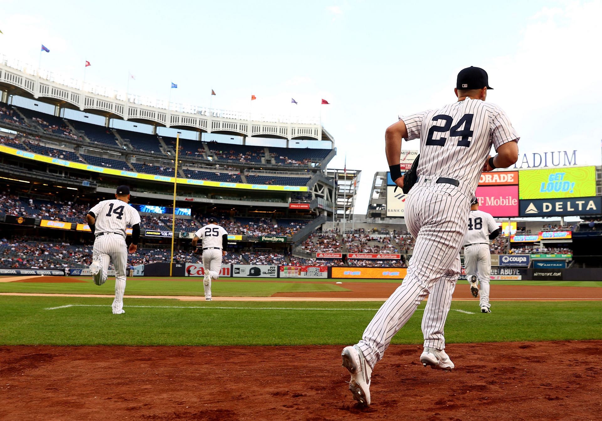 The Yankees run out on the field during yesterday&#039;s Cincinnati Reds v New York Yankees game.