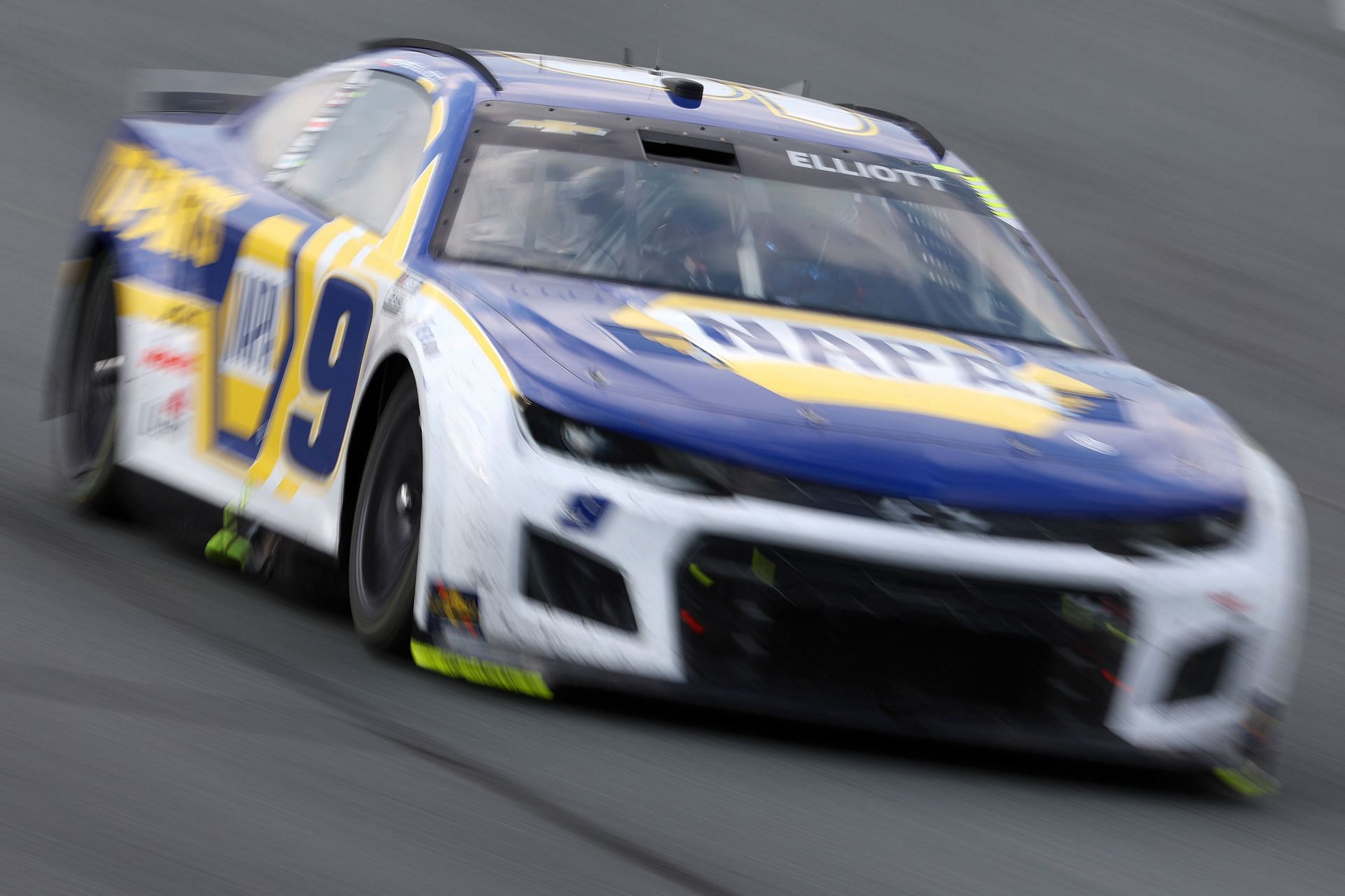 Chase Elliott drives during the NASCAR Cup Series Ambetter 301 at New Hampshire Motor Speedway (Photo by James Gilbert/Getty Images)