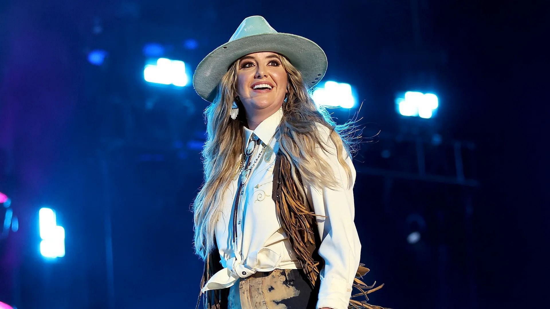 Fans Rally Around Yellowstone Star Lainey Wilson After Her Emotional  Night at the CMA Awards