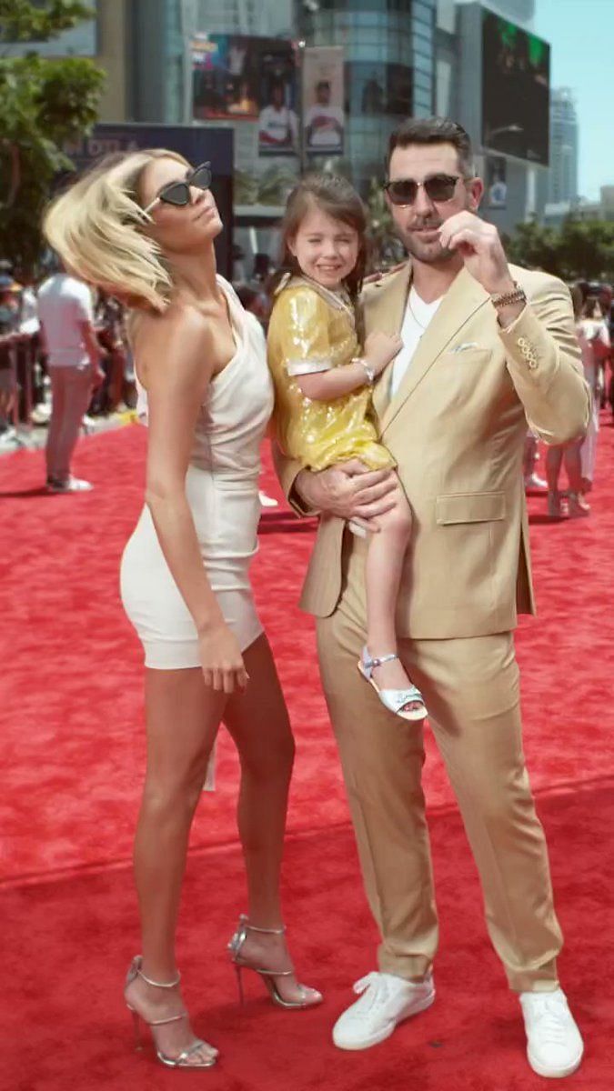 Kate Upton, Justin Verlander bring daughter Genevieve, 3, to MLB red carpet