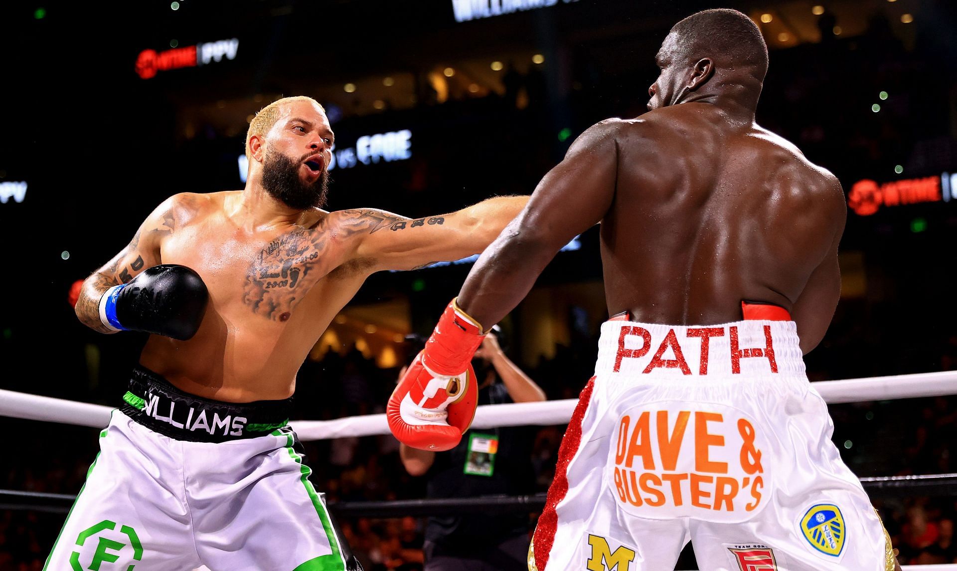 Deron Williams had a big crossover boxing match with NFL star Frank Gore.