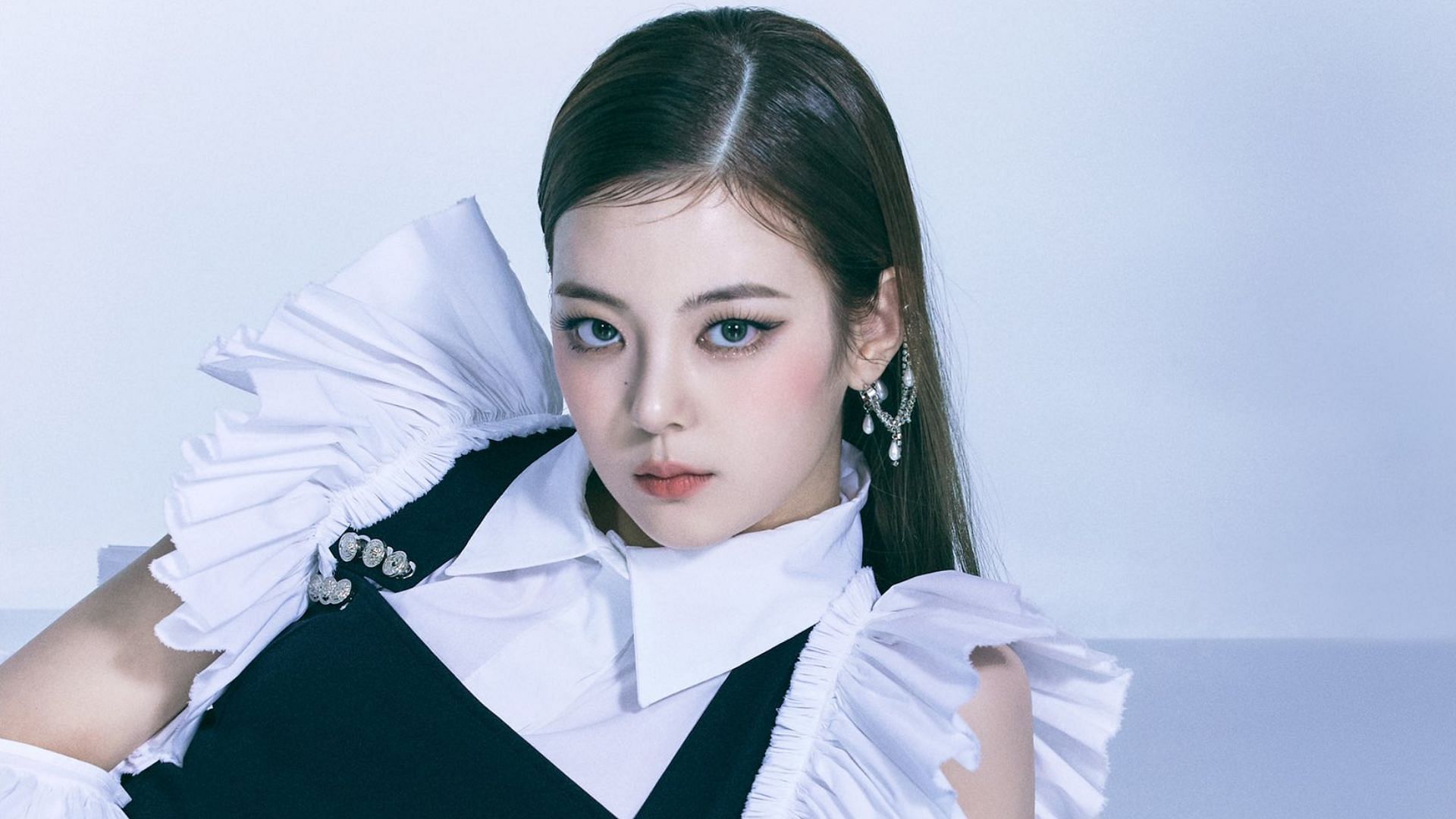 ITZY&#039;s Lia gets embroiled in an alleged colorist remark controversy (Image via Twitter/ITZYofficial)