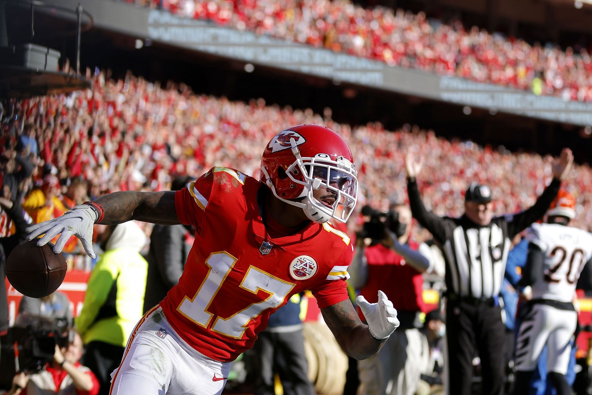 KC Chiefs WR Skyy Moore dealing with minor hamstring injury