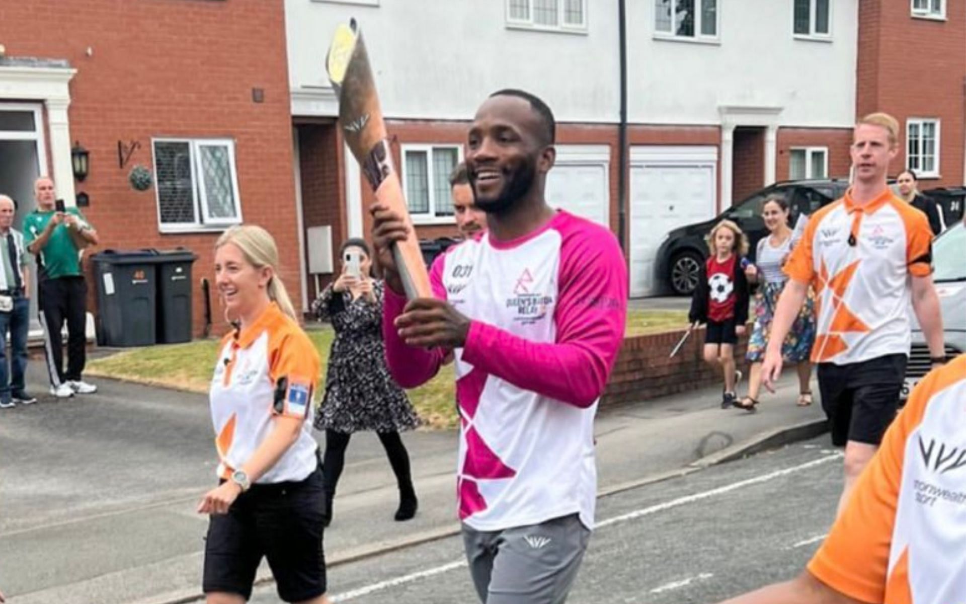 Leon Edwards carrying the Commonwealth Games torch (image courtesy @@connorbrooks015 Twitter)