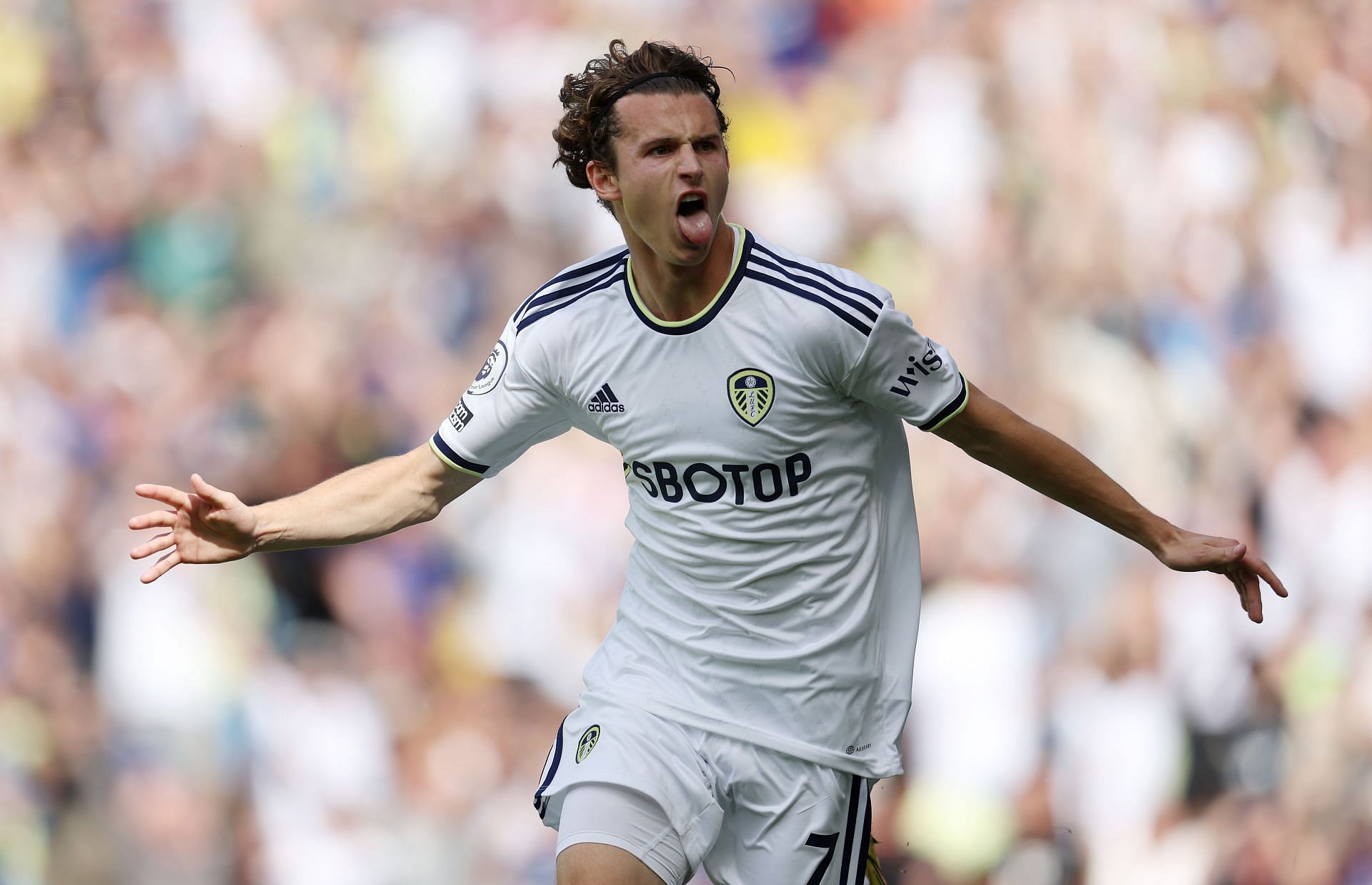 Brenden Aaronson celebrates after scoring against Chelsea.