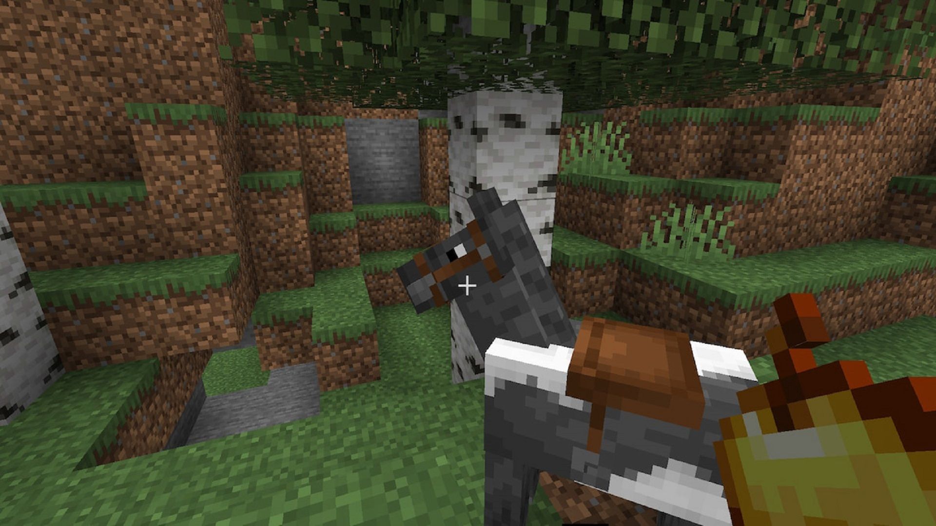 A player feeds a horse a golden apple (Image via Mojang)