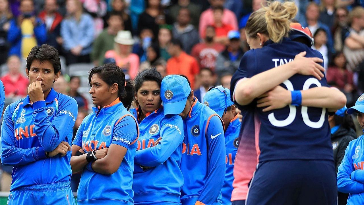 2017 के फाइनल मुकाबले में हार से निराश भारतीय खिलाड़ी 