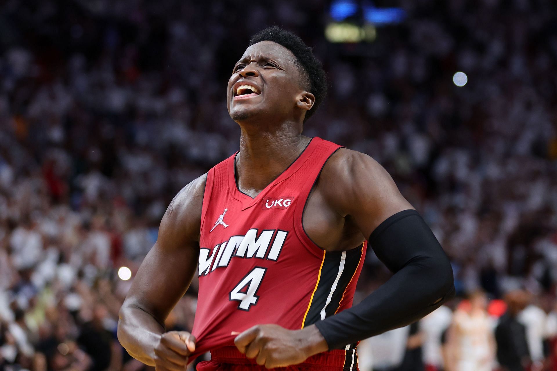 Victor Oladipo leads the Heat with 23 points as they eliminate the Hawks.