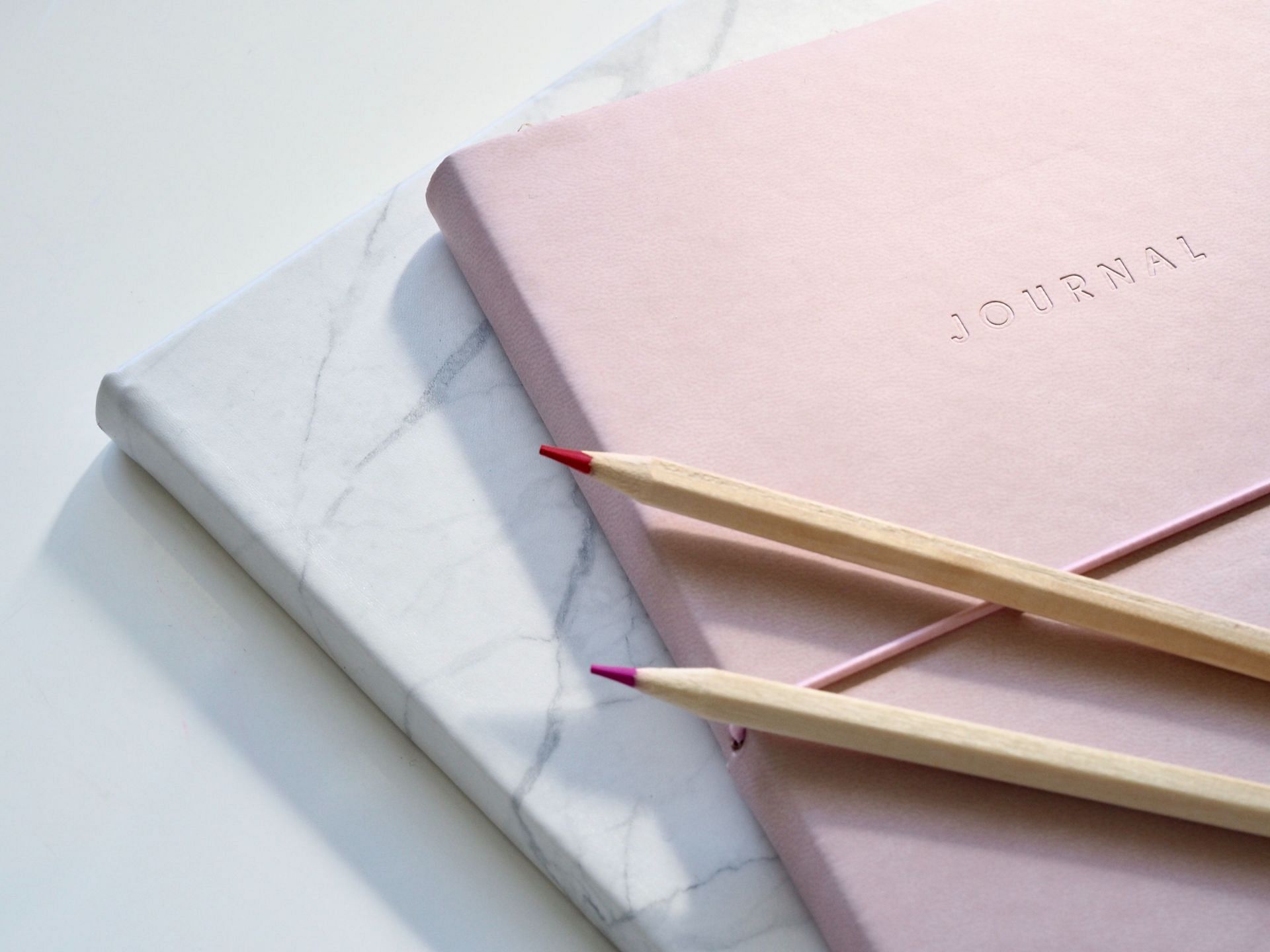 Journaling has many mental health benefits, including reduction of anxiety and stress. (Image via Pexels/Jess Bailey)