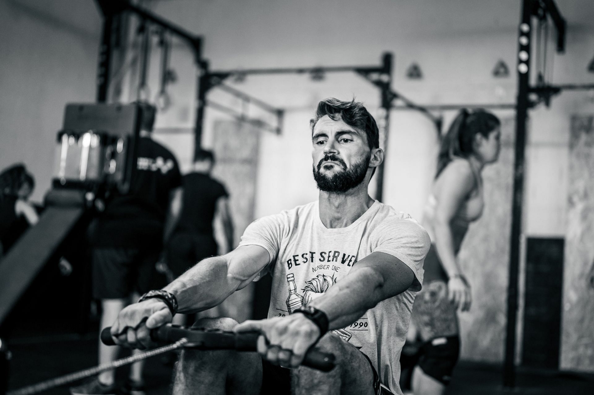 Ecercises you can perform instead of renegade rows for fat loss (Image via unsplash/Bastien Plu)