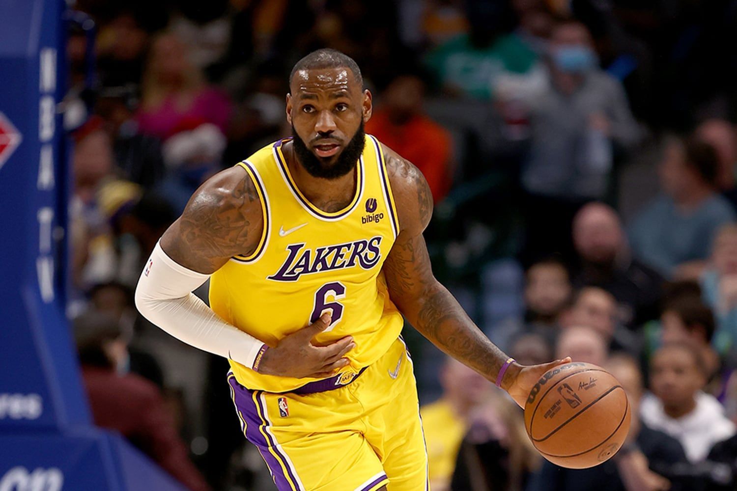 The entire NBA will be watching closely what happens on August 4 between LeBron James and the LA Lakers. [Photo: Chat Sports]