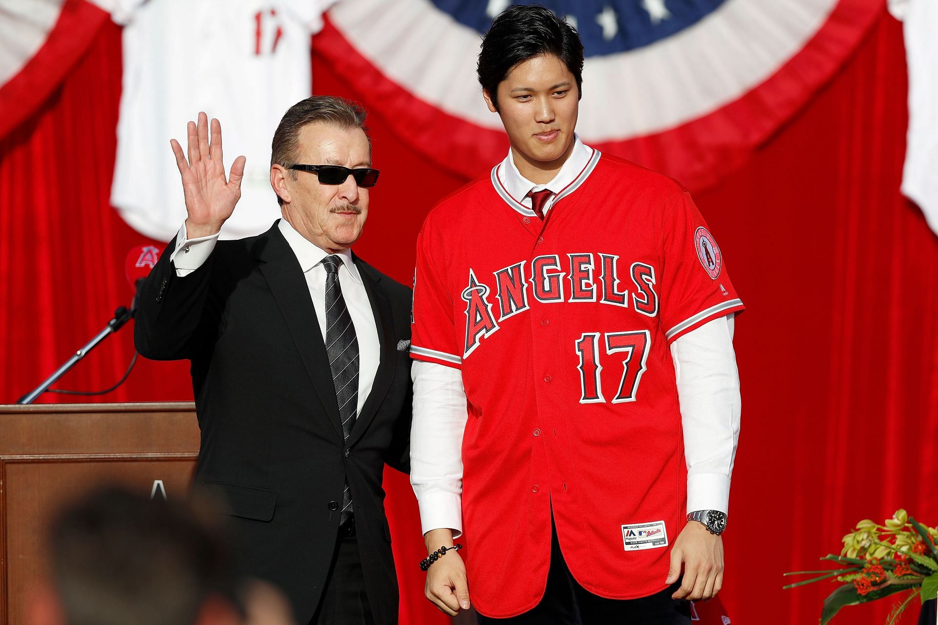 Los Angeles Angels owner Arte Moreno introduces Shohei Ohtani to the Los Angeles Angels.