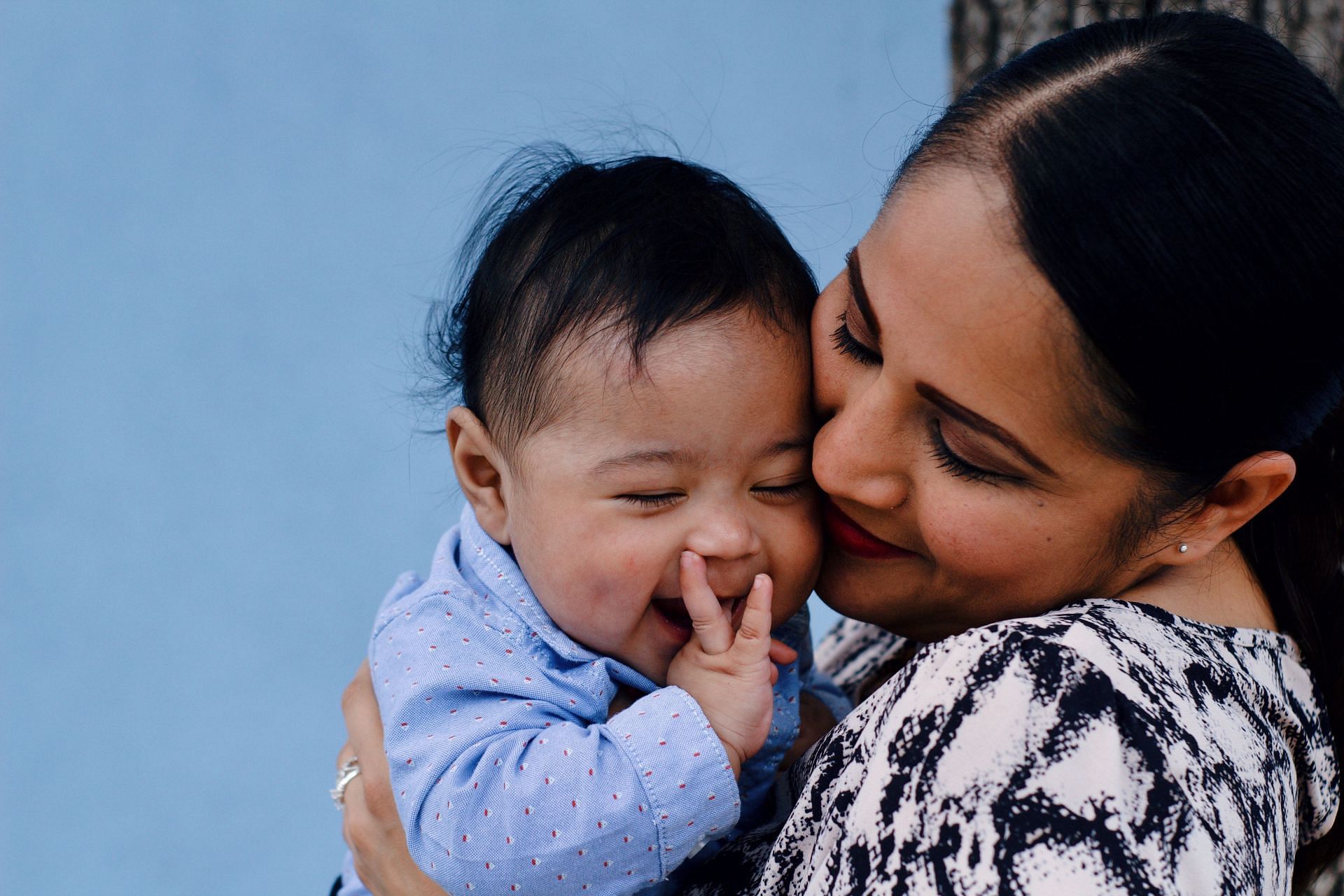 Happiness is spending time with loved ones. ( Photo by laura garcia via pexels )