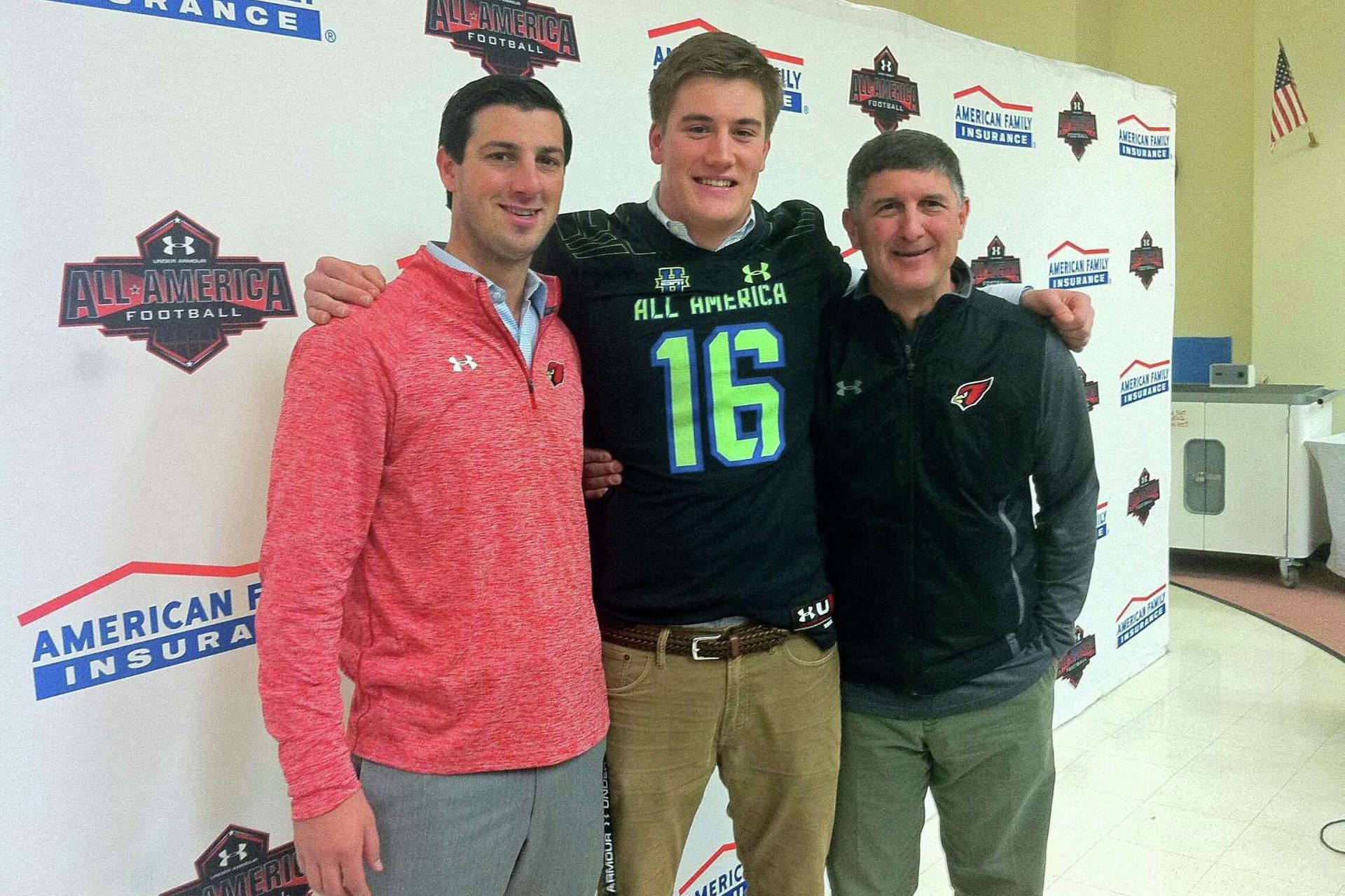 &#039;Scooter&#039; Harrington (C) stands with Stanford Cardinals football coach John Marinelli (L)