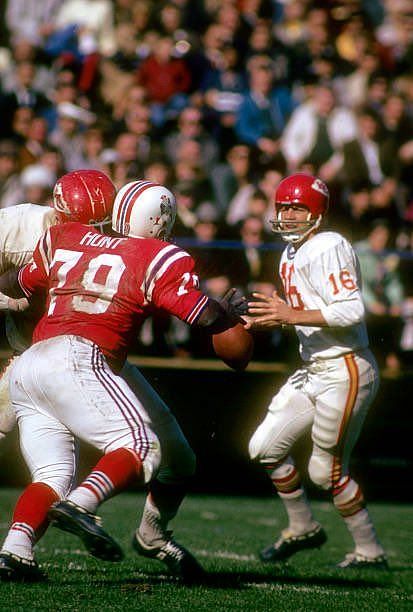 Len Dawson smoking during Super Bowl I is an all-time great sports