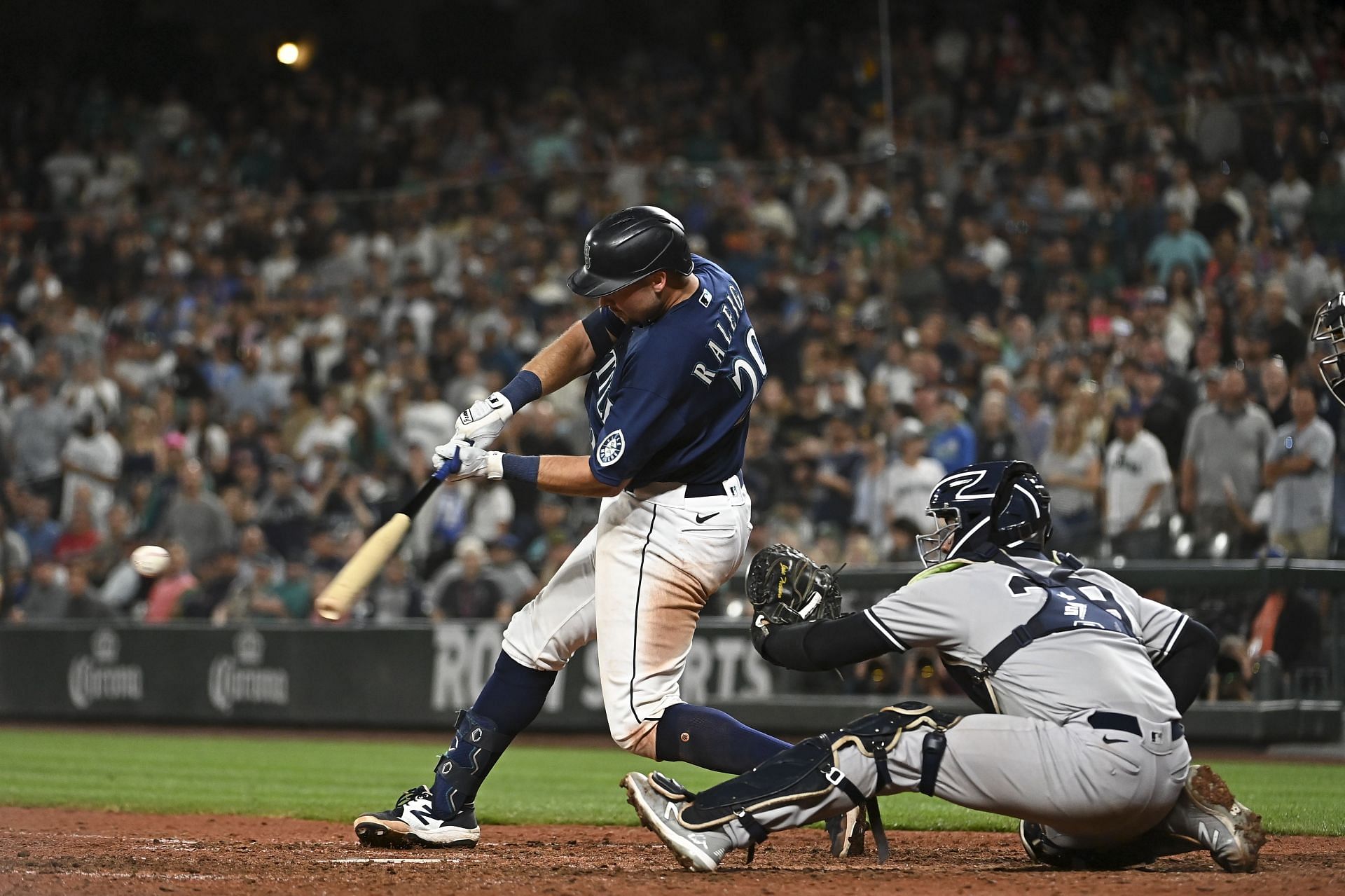 Mariners Fans Experience 'Pile of Emotions' After 21-Year Playoff