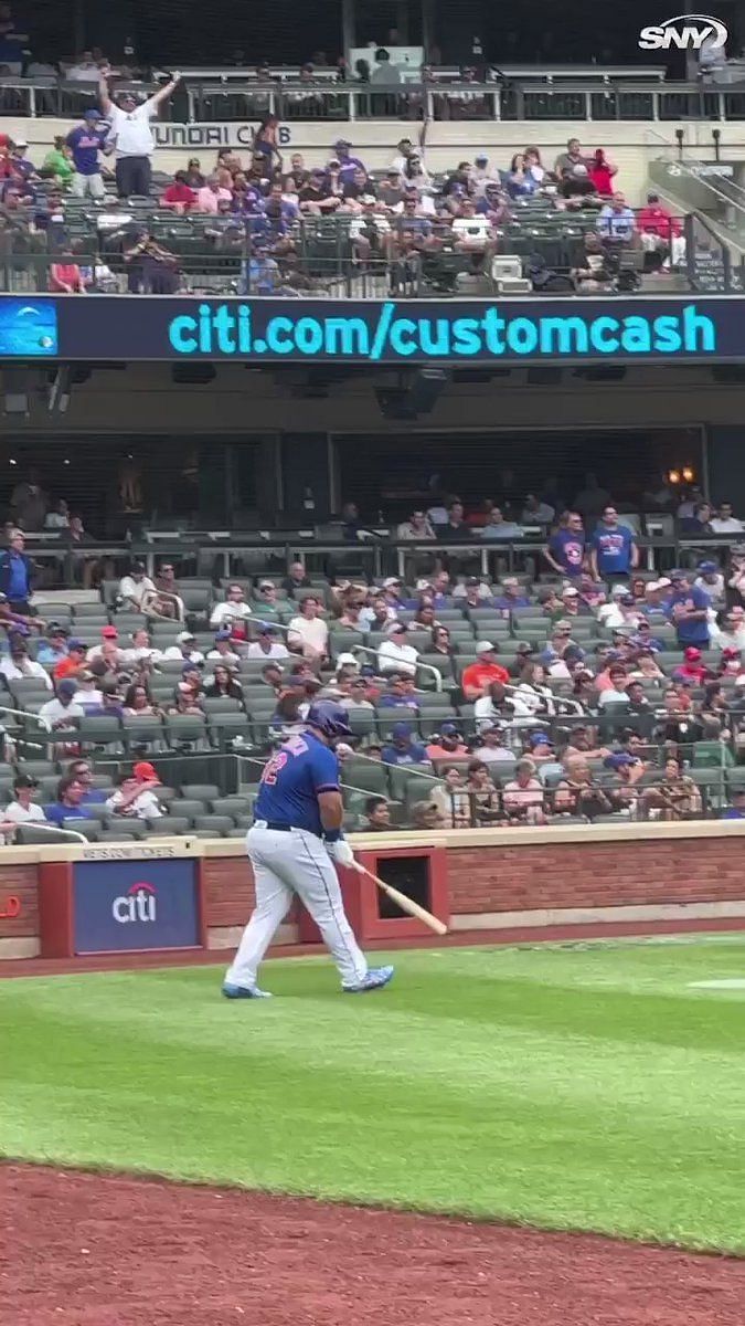 Daniel Vogelbach adds to Mets legend with hilarious walk-up song