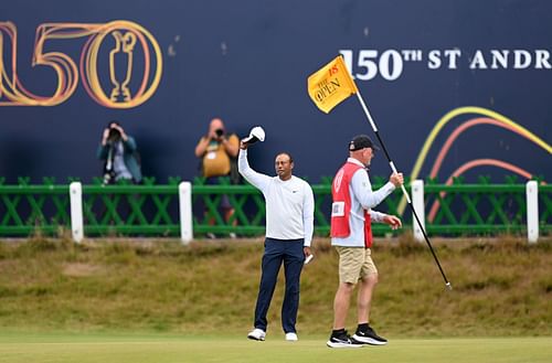 Woods acknowledging the crowd (150th Open Championship)