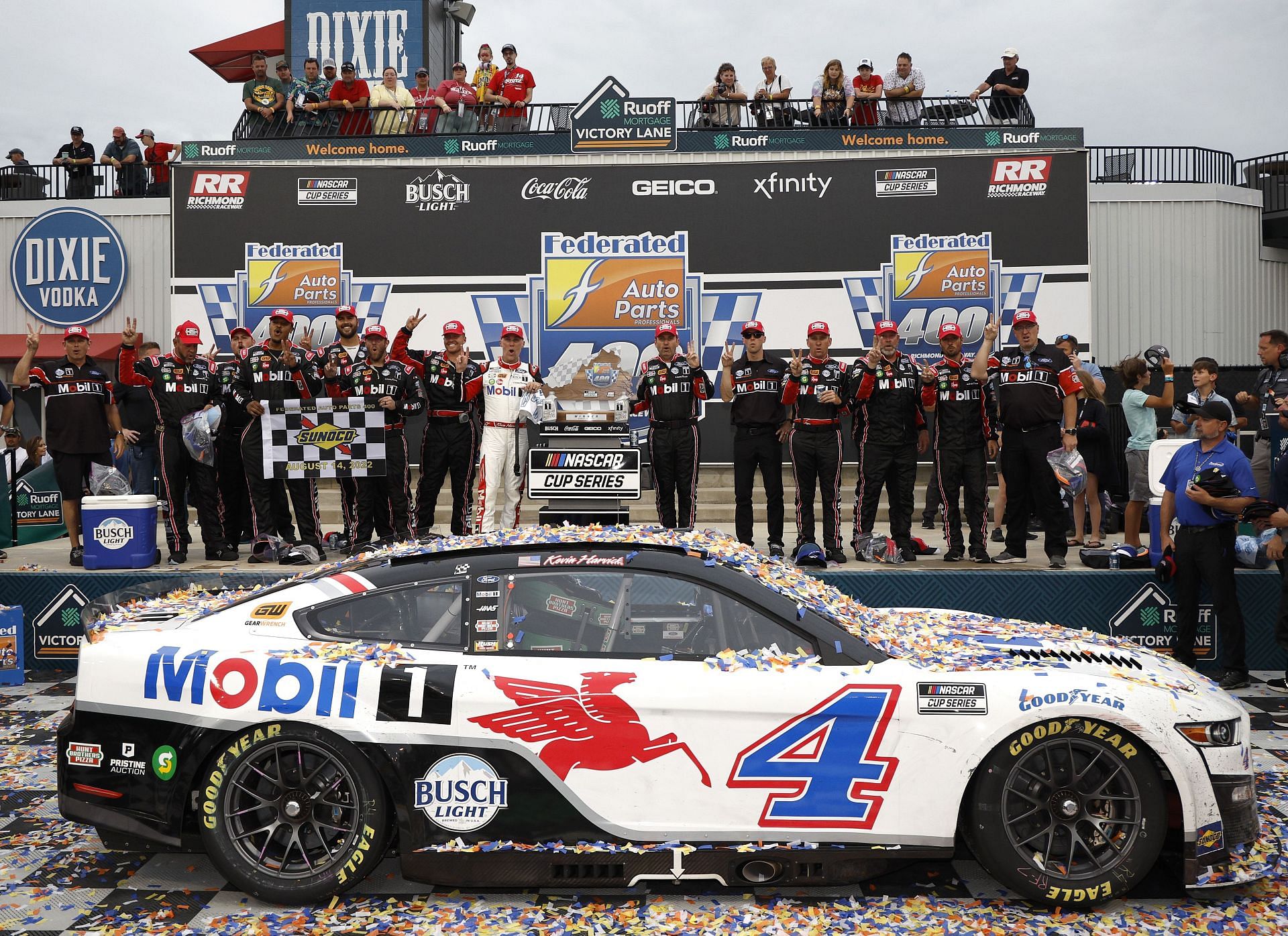 nascar-2022-kevin-harvick-becomes-2022-s-first-back-to-back-winner-at